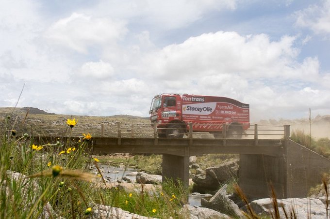 TonTrans als vrijwillige brandweer bij de Jumbo-vrachtwagen van Frits van Eerd